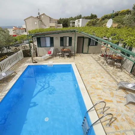 Family Friendly With A Swimming Pool Bol, Brac - 13364 アパート ボル